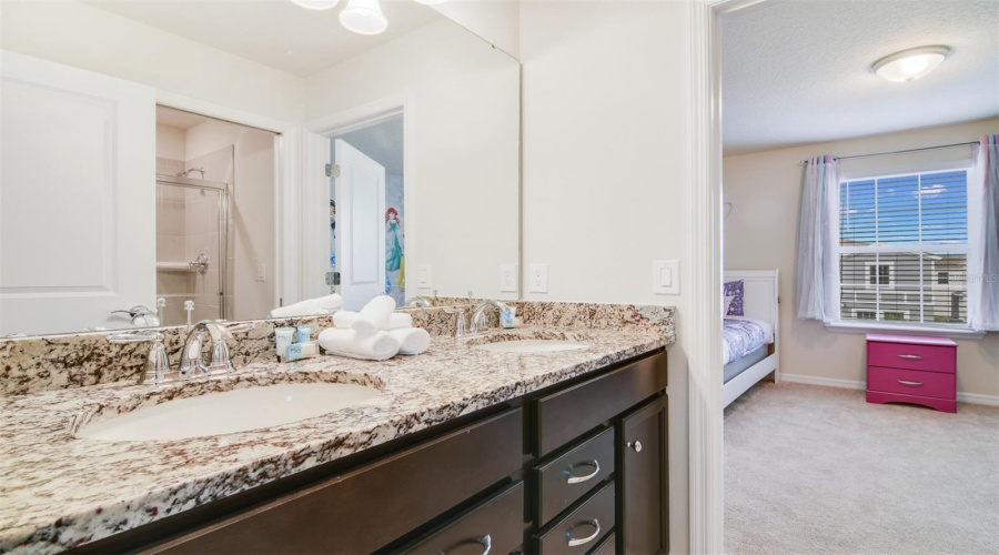 DAVENPORT, Florida 33897, 10 Bedrooms Bedrooms, ,8 BathroomsBathrooms,Residential,For Sale,MAHALO,0,MFRO6353705