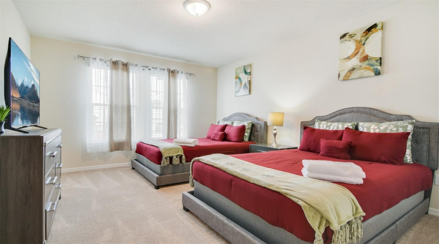 DAVENPORT, Florida 33897, 10 Bedrooms Bedrooms, ,8 BathroomsBathrooms,Residential,For Sale,MAHALO,0,MFRO6353705