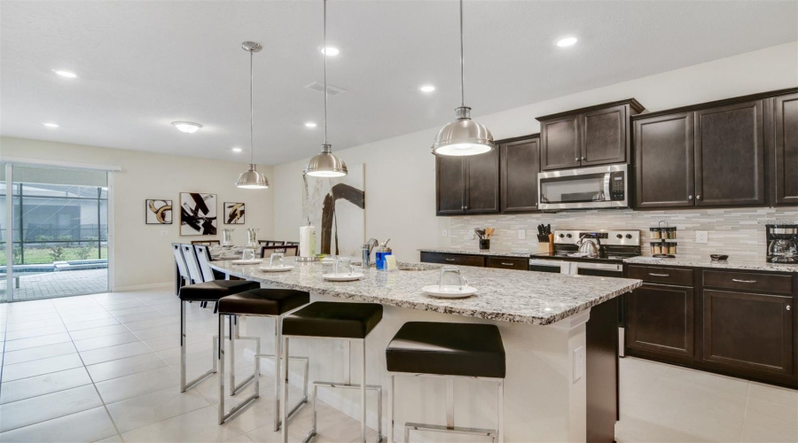 DAVENPORT, Florida 33897, 10 Bedrooms Bedrooms, ,8 BathroomsBathrooms,Residential,For Sale,MAHALO,0,MFRO6353705