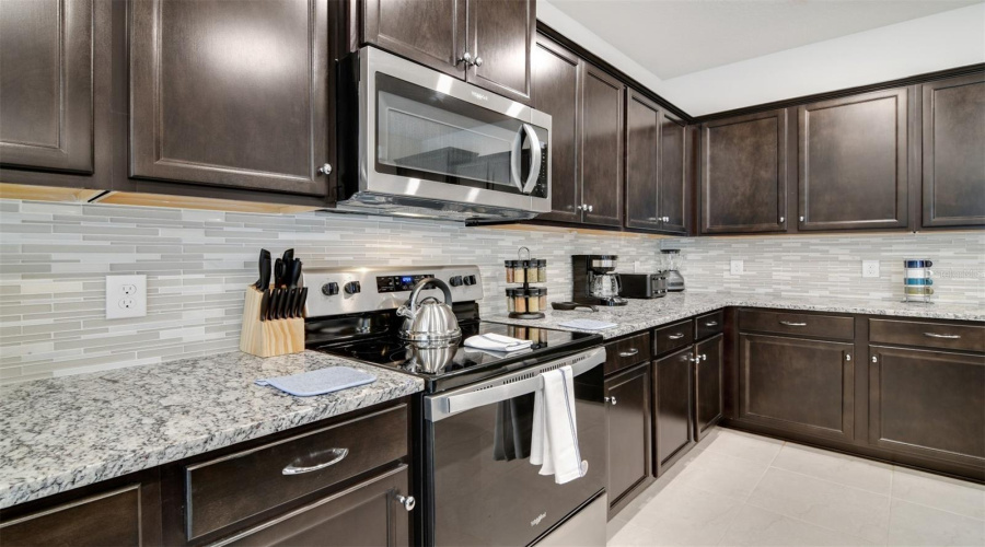 DAVENPORT, Florida 33897, 10 Bedrooms Bedrooms, ,8 BathroomsBathrooms,Residential,For Sale,MAHALO,0,MFRO6353705