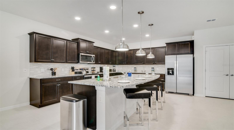 DAVENPORT, Florida 33897, 10 Bedrooms Bedrooms, ,8 BathroomsBathrooms,Residential,For Sale,MAHALO,0,MFRO6353705