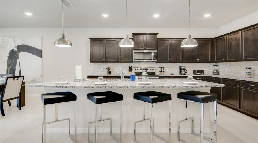 DAVENPORT, Florida 33897, 10 Bedrooms Bedrooms, ,8 BathroomsBathrooms,Residential,For Sale,MAHALO,0,MFRO6353705