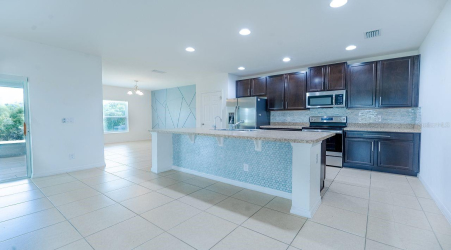 Kitchen & Dining Area Combo
