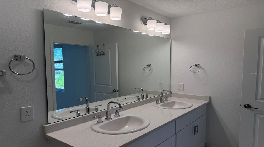 KISSIMMEE, Florida 34746, 3 Bedrooms Bedrooms, ,2 BathroomsBathrooms,Residential,For Sale,CIRCLE HOOK ST,0,MFRO6352951