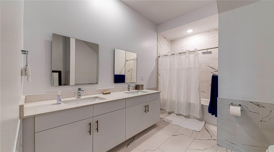 DAVENPORT, Florida 33896, 5 Bedrooms Bedrooms, ,4 BathroomsBathrooms,Residential,For Sale,TRIKOMO,0,MFRO6353858