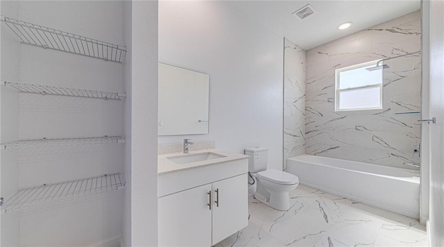 DAVENPORT, Florida 33896, 5 Bedrooms Bedrooms, ,4 BathroomsBathrooms,Residential,For Sale,FAMAGUSTA,0,MFRO6353835