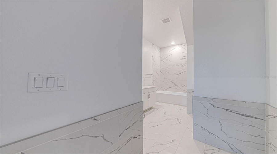 DAVENPORT, Florida 33896, 5 Bedrooms Bedrooms, ,4 BathroomsBathrooms,Residential,For Sale,FAMAGUSTA,0,MFRO6353835