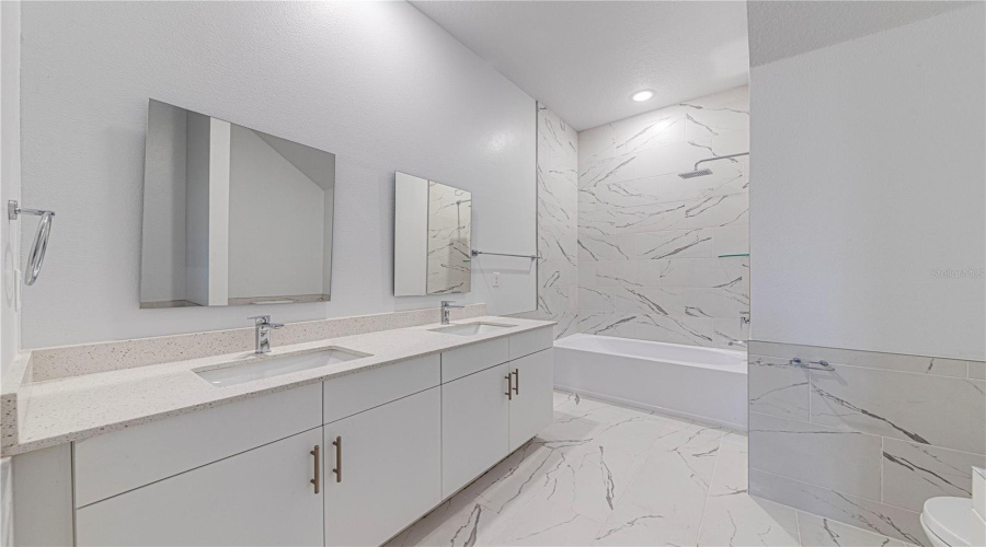 DAVENPORT, Florida 33896, 5 Bedrooms Bedrooms, ,4 BathroomsBathrooms,Residential,For Sale,FAMAGUSTA,0,MFRO6353835