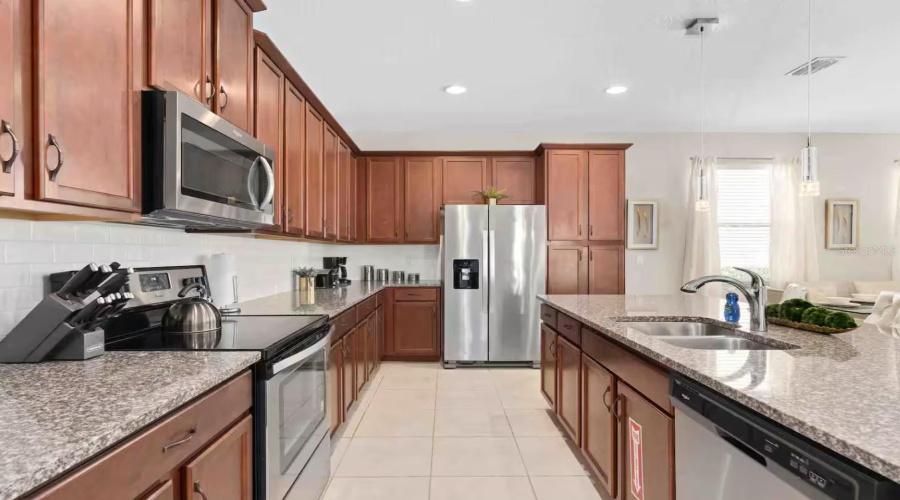 KISSIMMEE, Florida 34747, 5 Bedrooms Bedrooms, ,4 BathroomsBathrooms,Residential,For Sale,CAREY PALM,0,MFRO6352447