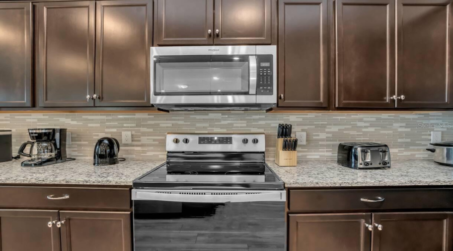 DAVENPORT, Florida 33897, 5 Bedrooms Bedrooms, ,4 BathroomsBathrooms,Residential,For Sale,KONA,0,MFRO6353828