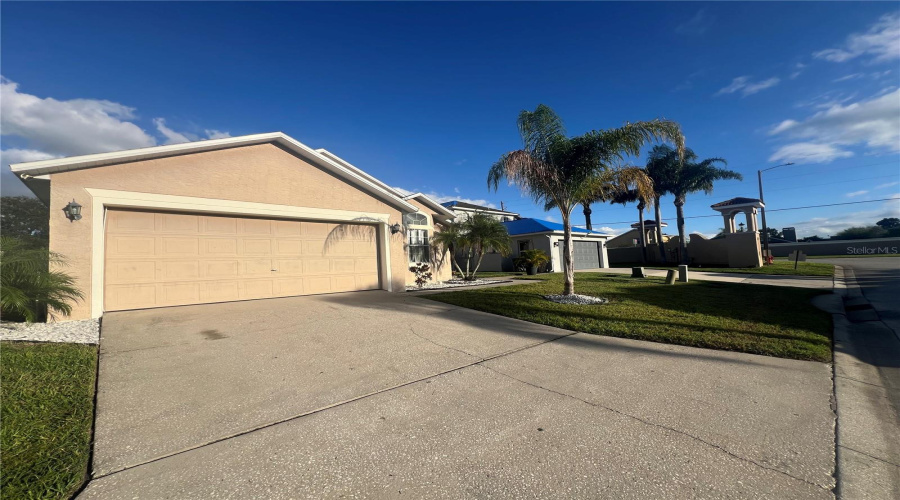 DAVENPORT, Florida 33837, 4 Bedrooms Bedrooms, ,3 BathroomsBathrooms,Residential,For Sale,HIGH POINT,0,MFRO6353115