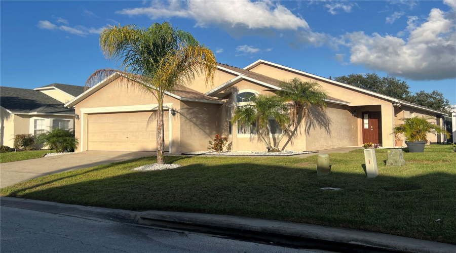 DAVENPORT, Florida 33837, 4 Bedrooms Bedrooms, ,3 BathroomsBathrooms,Residential,For Sale,HIGH POINT,0,MFRO6353115