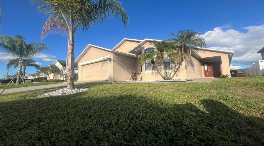 DAVENPORT, Florida 33837, 4 Bedrooms Bedrooms, ,3 BathroomsBathrooms,Residential,For Sale,HIGH POINT,0,MFRO6353115