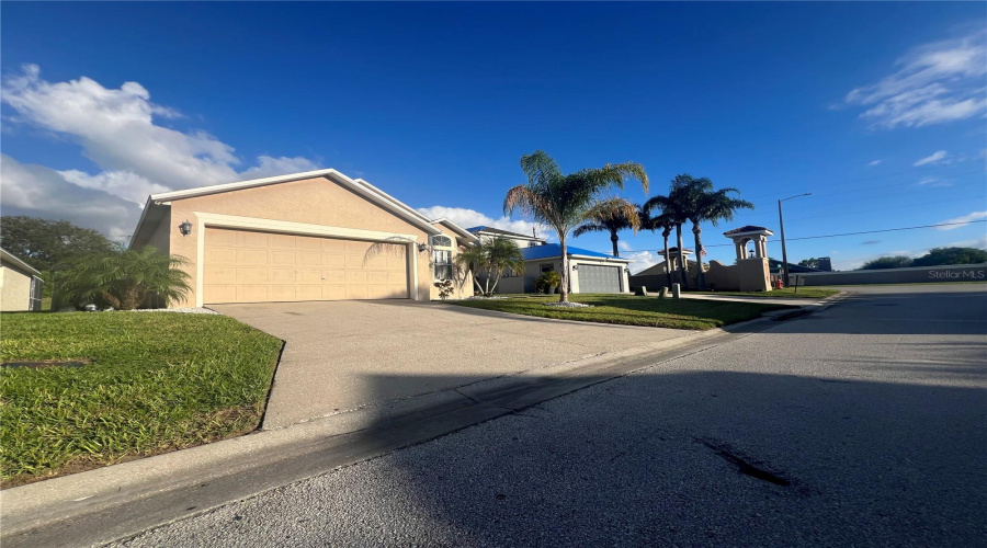 DAVENPORT, Florida 33837, 4 Bedrooms Bedrooms, ,3 BathroomsBathrooms,Residential,For Sale,HIGH POINT,0,MFRO6353115