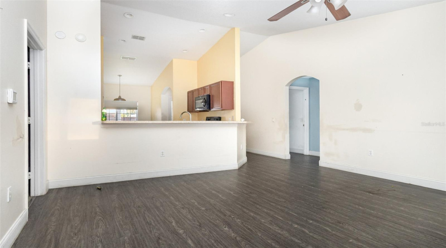 DAVENPORT, Florida 33896, 3 Bedrooms Bedrooms, ,2 BathroomsBathrooms,Residential,For Sale,PARADISE WOODS,0,MFRTB8439417
