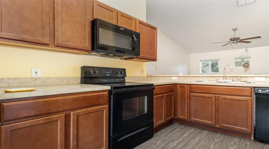DAVENPORT, Florida 33896, 3 Bedrooms Bedrooms, ,2 BathroomsBathrooms,Residential,For Sale,PARADISE WOODS,0,MFRTB8439417