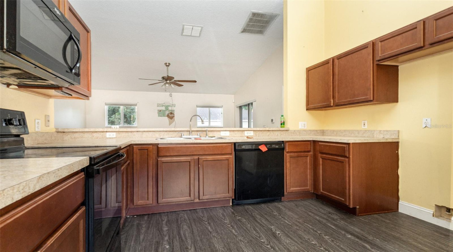 DAVENPORT, Florida 33896, 3 Bedrooms Bedrooms, ,2 BathroomsBathrooms,Residential,For Sale,PARADISE WOODS,0,MFRTB8439417