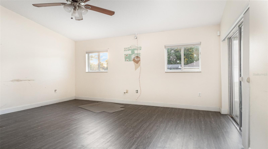 DAVENPORT, Florida 33896, 3 Bedrooms Bedrooms, ,2 BathroomsBathrooms,Residential,For Sale,PARADISE WOODS,0,MFRTB8439417