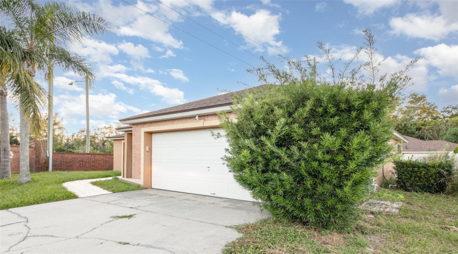 DAVENPORT, Florida 33896, 3 Bedrooms Bedrooms, ,2 BathroomsBathrooms,Residential,For Sale,PARADISE WOODS,0,MFRTB8439417