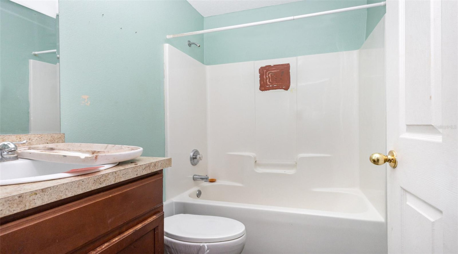 DAVENPORT, Florida 33896, 3 Bedrooms Bedrooms, ,2 BathroomsBathrooms,Residential,For Sale,PARADISE WOODS,0,MFRTB8439417