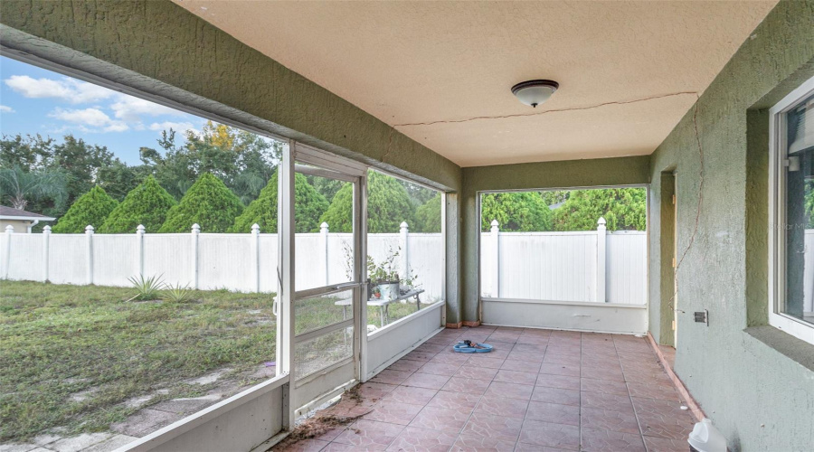 DAVENPORT, Florida 33896, 3 Bedrooms Bedrooms, ,2 BathroomsBathrooms,Residential,For Sale,PARADISE WOODS,0,MFRTB8439417