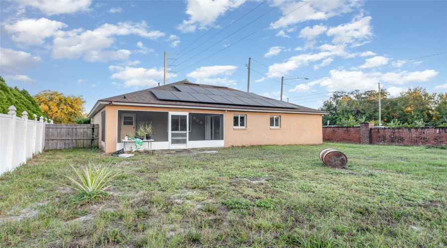 DAVENPORT, Florida 33896, 3 Bedrooms Bedrooms, ,2 BathroomsBathrooms,Residential,For Sale,PARADISE WOODS,0,MFRTB8439417