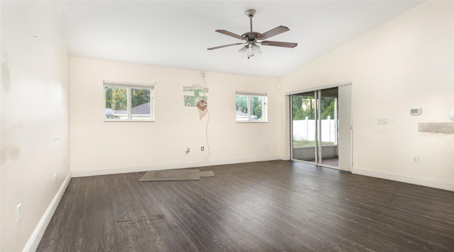 DAVENPORT, Florida 33896, 3 Bedrooms Bedrooms, ,2 BathroomsBathrooms,Residential,For Sale,PARADISE WOODS,0,MFRTB8439417