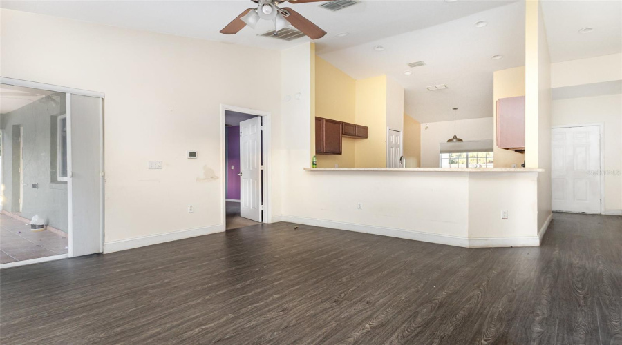 DAVENPORT, Florida 33896, 3 Bedrooms Bedrooms, ,2 BathroomsBathrooms,Residential,For Sale,PARADISE WOODS,0,MFRTB8439417