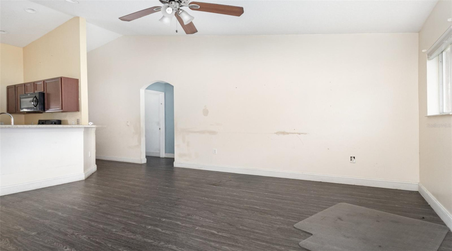 DAVENPORT, Florida 33896, 3 Bedrooms Bedrooms, ,2 BathroomsBathrooms,Residential,For Sale,PARADISE WOODS,0,MFRTB8439417