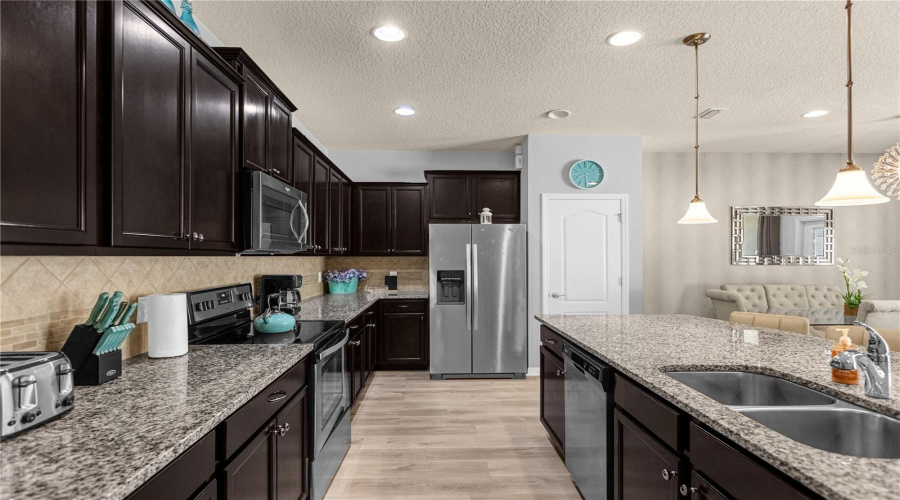 KISSIMMEE, Florida 34747, 4 Bedrooms Bedrooms, ,3 BathroomsBathrooms,Residential,For Sale,RHODES,0,MFRO6332604