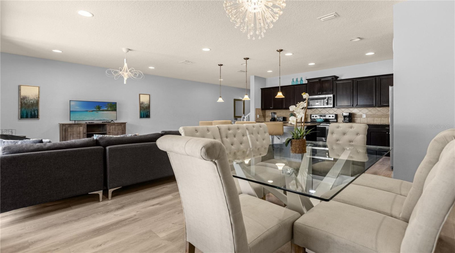 KISSIMMEE, Florida 34747, 4 Bedrooms Bedrooms, ,3 BathroomsBathrooms,Residential,For Sale,RHODES,0,MFRO6332604