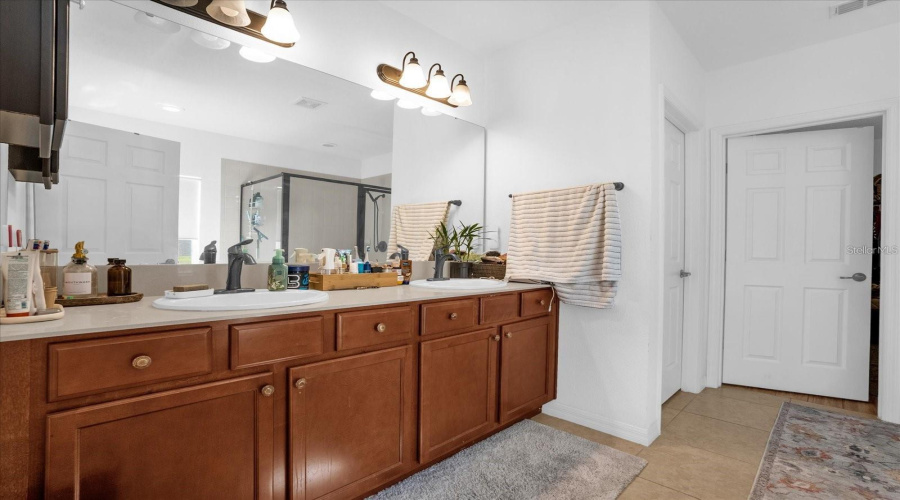 KISSIMMEE, Florida 34746, 4 Bedrooms Bedrooms, ,2 BathroomsBathrooms,Residential,For Sale,KINGFISHER,0,MFRO6354378