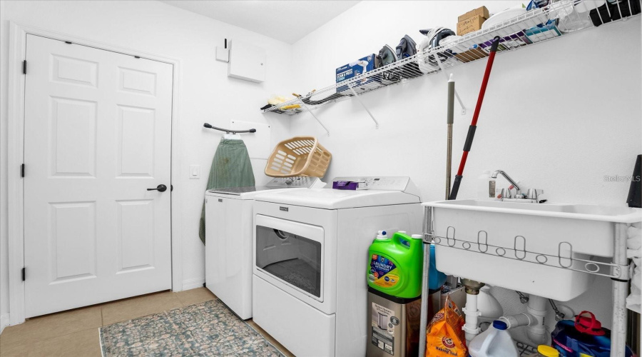 KISSIMMEE, Florida 34746, 4 Bedrooms Bedrooms, ,2 BathroomsBathrooms,Residential,For Sale,KINGFISHER,0,MFRO6354378