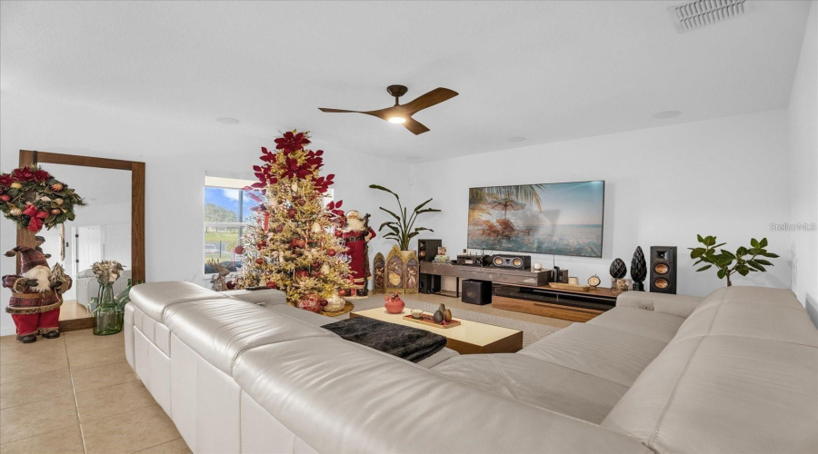 KISSIMMEE, Florida 34746, 4 Bedrooms Bedrooms, ,2 BathroomsBathrooms,Residential,For Sale,KINGFISHER,0,MFRO6354378