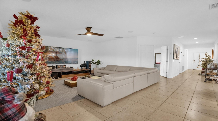 KISSIMMEE, Florida 34746, 4 Bedrooms Bedrooms, ,2 BathroomsBathrooms,Residential,For Sale,KINGFISHER,0,MFRO6354378