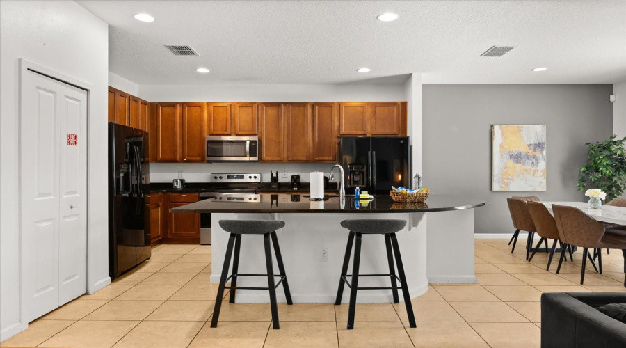 KISSIMMEE, Florida 34746, 8 Bedrooms Bedrooms, ,5 BathroomsBathrooms,Residential,For Sale,CABELLO,0,MFRO6262706