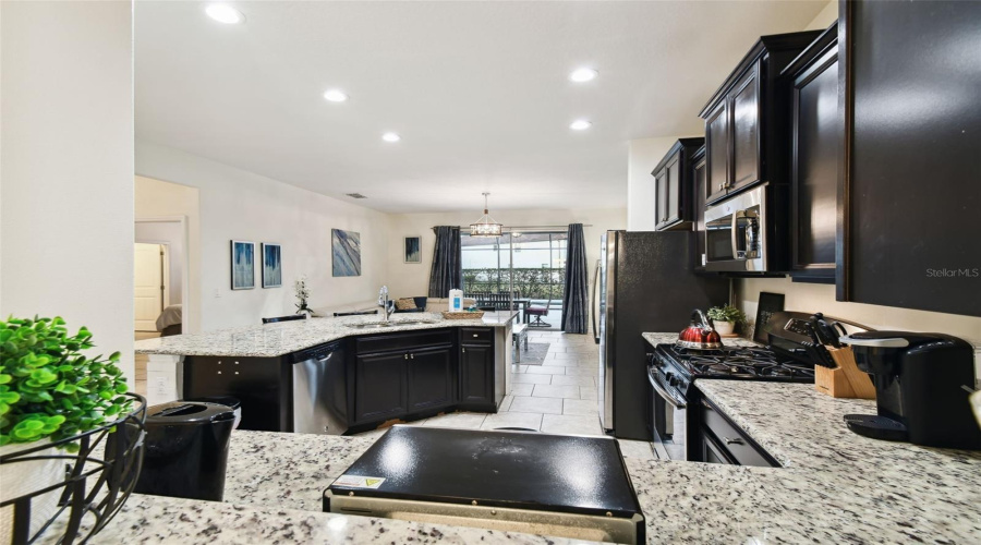 DAVENPORT, Florida 33837, 6 Bedrooms Bedrooms, ,4 BathroomsBathrooms,Residential,For Sale,OAKBOURNE,0,MFRS5136966