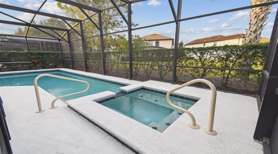 Heated pool/Jacuzzi