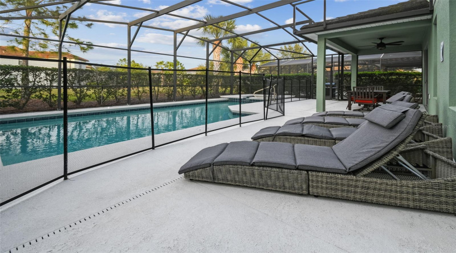 DAVENPORT, Florida 33837, 6 Bedrooms Bedrooms, ,4 BathroomsBathrooms,Residential,For Sale,OAKBOURNE,0,MFRS5136966