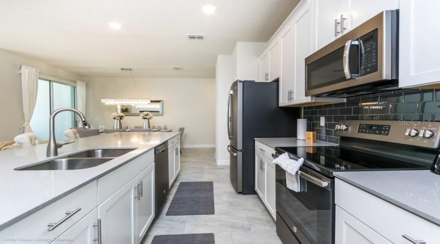 DAVENPORT, Florida 33896, 4 Bedrooms Bedrooms, ,3 BathroomsBathrooms,Residential,For Sale,SANDBAGGER,0,MFRO6328703