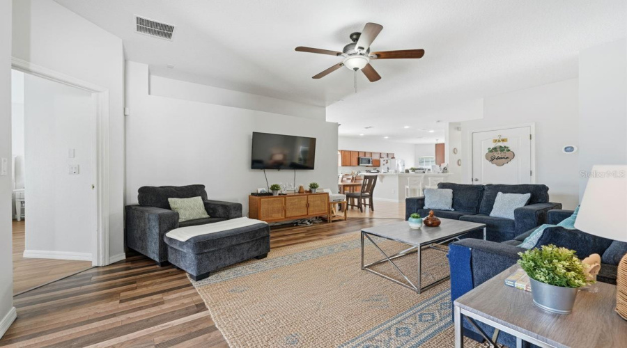 DAVENPORT, Florida 33896, 4 Bedrooms Bedrooms, ,3 BathroomsBathrooms,Residential,For Sale,SUSSEX,0,MFRO6354453