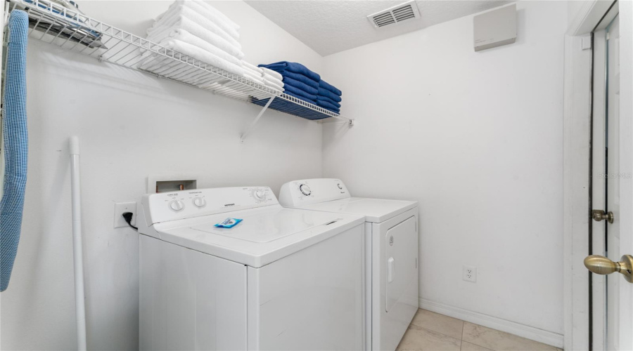 KISSIMMEE, Florida 34746, 4 Bedrooms Bedrooms, ,2 BathroomsBathrooms,Residential,For Sale,TOURMALINE,0,MFRO6354562