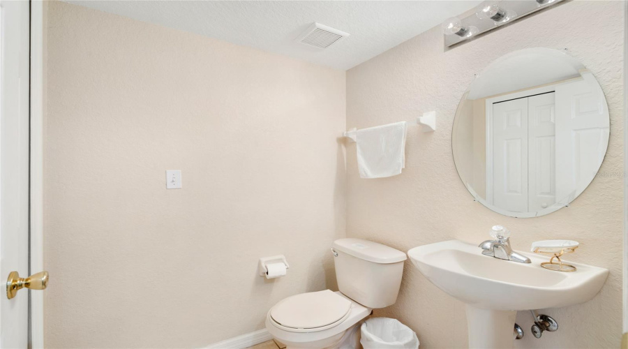 KISSIMMEE, Florida 34746, 3 Bedrooms Bedrooms, ,2 BathroomsBathrooms,Residential,For Sale,DELOREAN,0,MFRO6354581