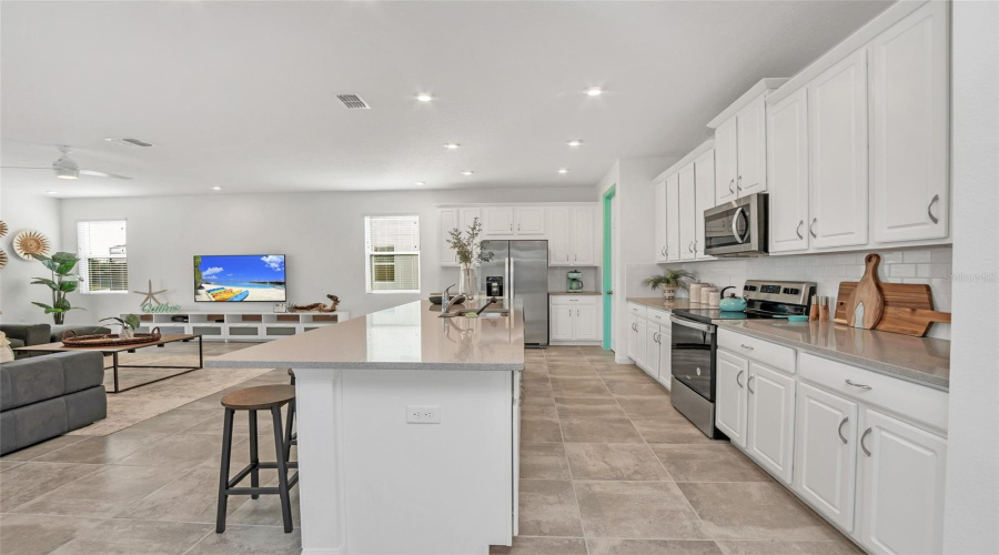 KISSIMMEE, Florida 34747, 9 Bedrooms Bedrooms, ,6 BathroomsBathrooms,Residential,For Sale,CAROLINE BAY,0,MFRO6283006