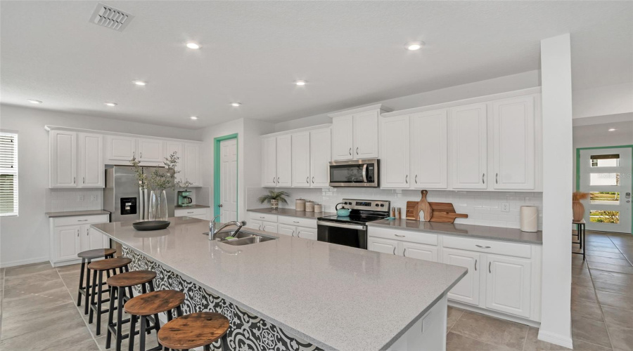 KISSIMMEE, Florida 34747, 9 Bedrooms Bedrooms, ,6 BathroomsBathrooms,Residential,For Sale,CAROLINE BAY,0,MFRO6283006