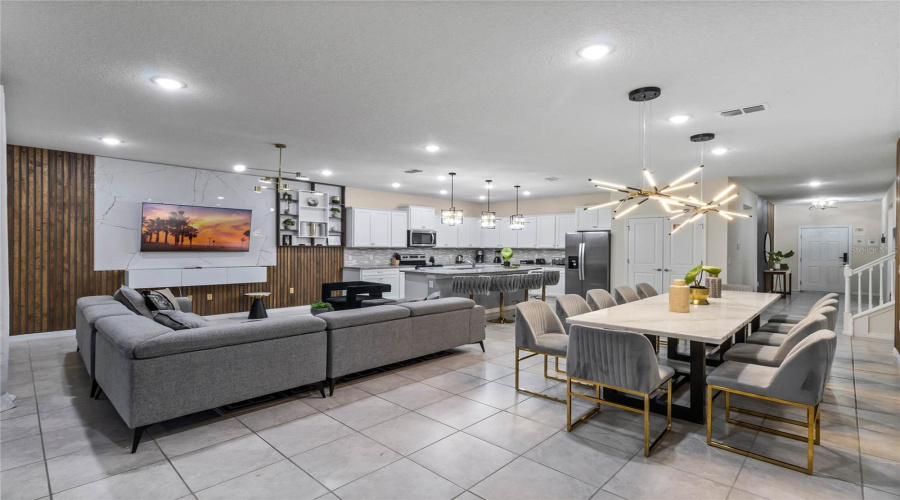 DAVENPORT, Florida 33897, 8 Bedrooms Bedrooms, ,6 BathroomsBathrooms,Residential,For Sale,LANA,0,MFRO6295031