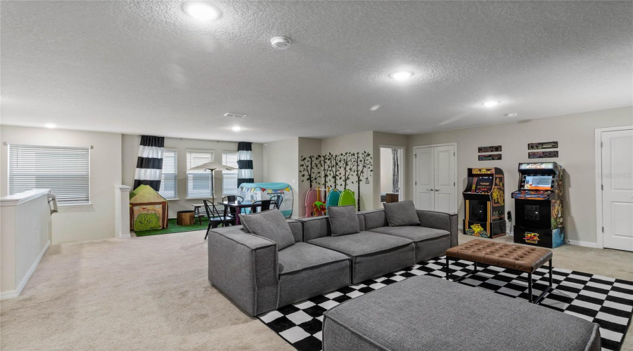 DAVENPORT, Florida 33897, 8 Bedrooms Bedrooms, ,6 BathroomsBathrooms,Residential,For Sale,LANA,0,MFRO6295031