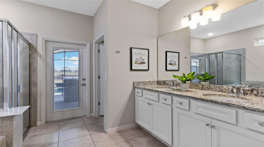 DAVENPORT, Florida 33897, 8 Bedrooms Bedrooms, ,6 BathroomsBathrooms,Residential,For Sale,LANA,0,MFRO6295031