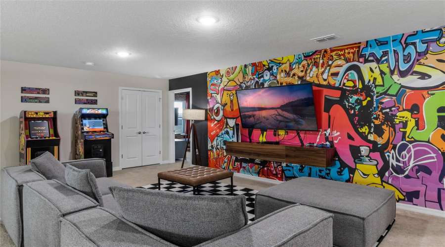 DAVENPORT, Florida 33897, 8 Bedrooms Bedrooms, ,6 BathroomsBathrooms,Residential,For Sale,LANA,0,MFRO6295031