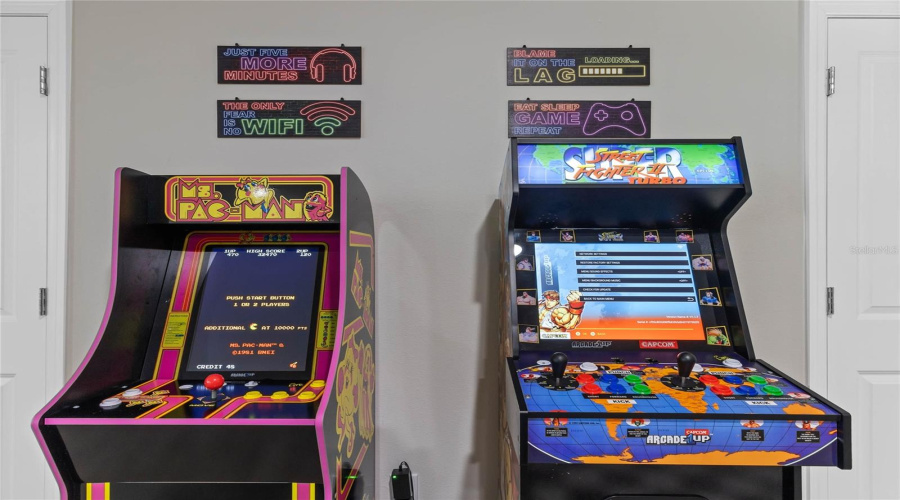 DAVENPORT, Florida 33897, 8 Bedrooms Bedrooms, ,6 BathroomsBathrooms,Residential,For Sale,LANA,0,MFRO6295031